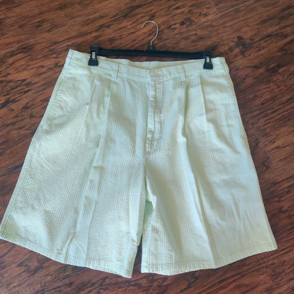 T. Harris London Green Seersucker Shorts Size 38